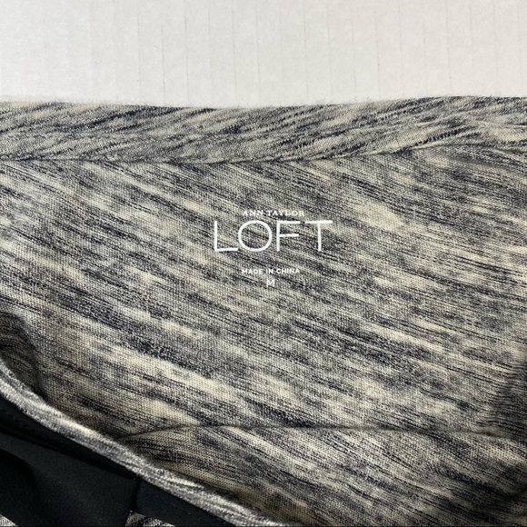 Ann Taylor LOFT Heather Gray Lg Sleeve Top w/ bow - Picture 9 of 10